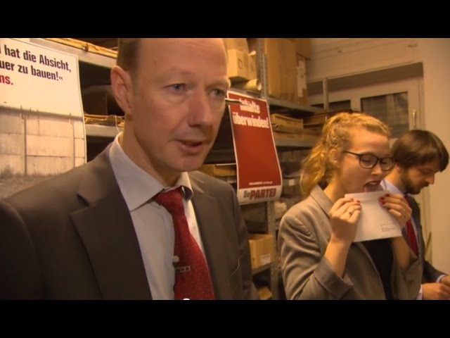 Spiegel TV: Sonneborn rettet die EU, Teil 4, Der Geldverkauf
